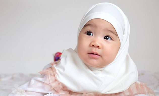 75 Rangkaian Nama Bayi Perempuan Islami Terbaik Beserta Artinya