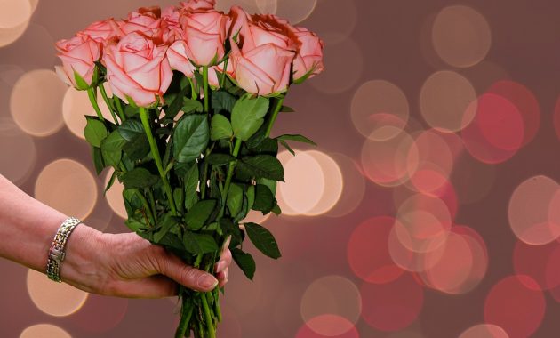 14 Contoh Pantun Cinta untuk Merayu Pacar/Kekasih | Romantis, Gombal dan Lucu
