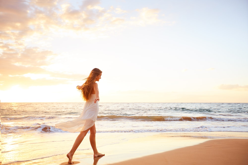 30+ Caption Tentang Pantai Menarik, Lucu, Dan Romantis