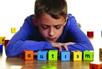 √ 5 Cara Menghadapi Anak Autis yang Bisa Dicoba (Efektif) | Pengertian