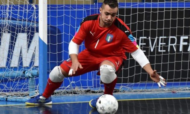 √ 9 Perlengkapan Kiper Futsal yang Harus Dimiliki dan Digunakan