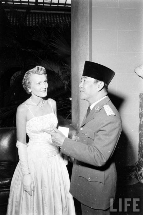 Kumpulan Gambar Soekarno yang Menarik dan Bernilai Sejarah