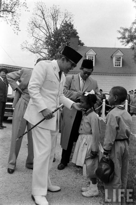 Kumpulan Gambar Soekarno yang Menarik dan Bernilai Sejarah