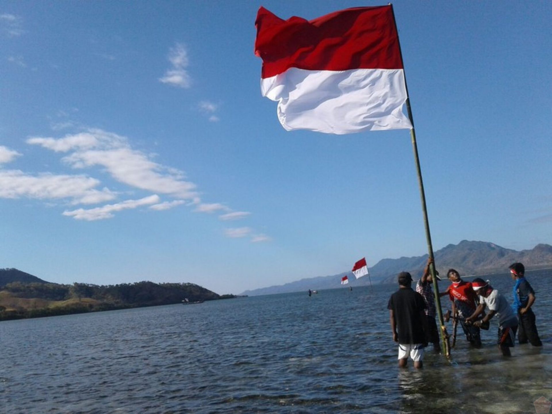 Kumpulan Gambar Bendera Indonesia, Asal Usul, Rancangan, dan Peraturan